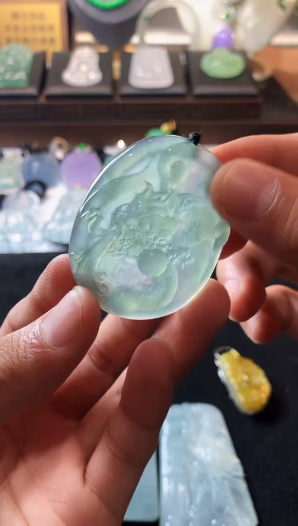 未镶嵌定制翡翠C****?  S毛货不退不换