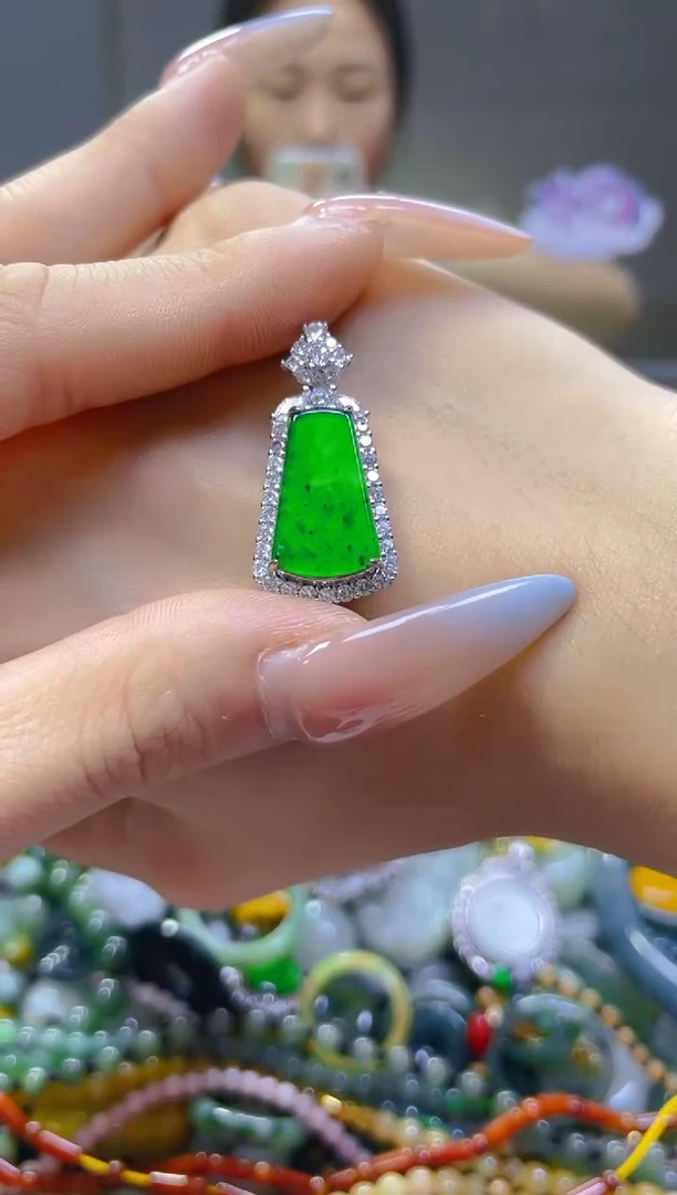 翡翠未镶嵌颈饰/N/翡翠A货，一件也是批发价