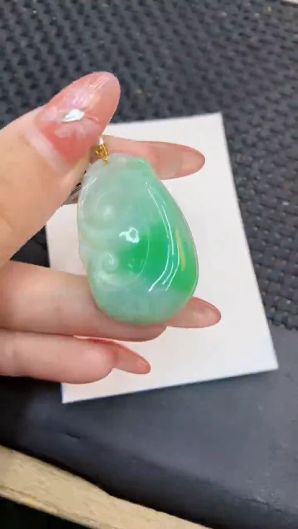 颈饰18K金镶嵌翡翠1