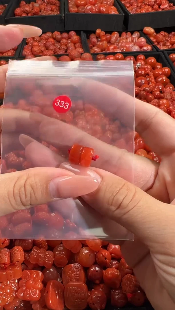 南红玛瑙未镶嵌颈饰1
