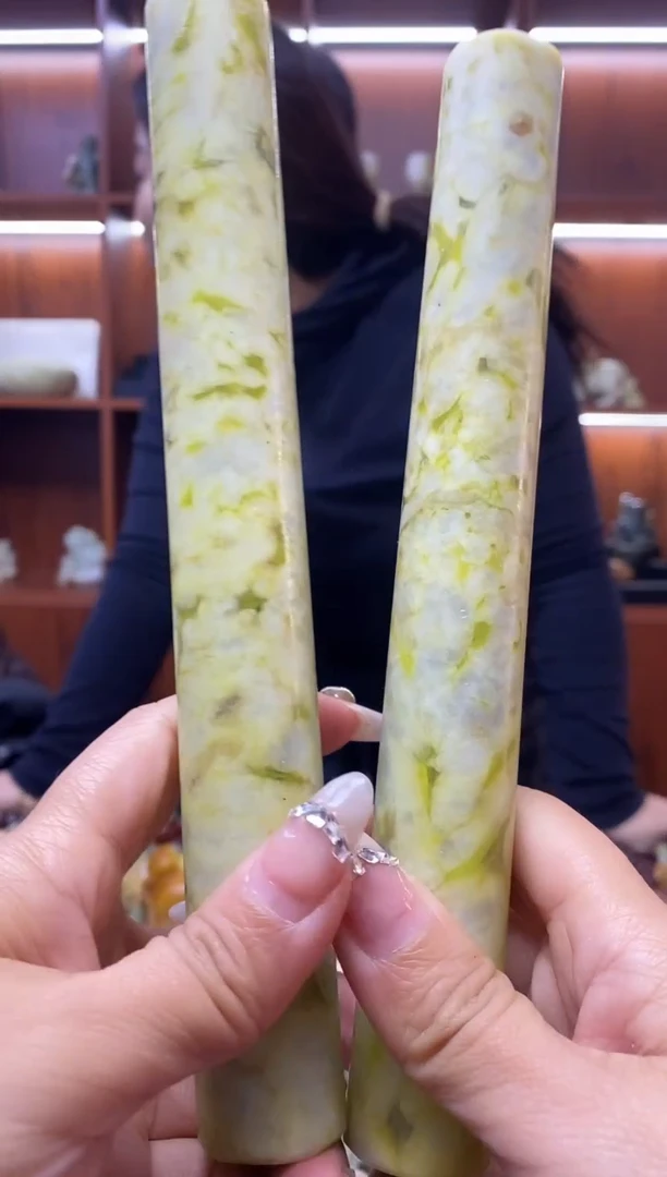 未镶嵌蛇纹石玉擀面杖    拍一发二