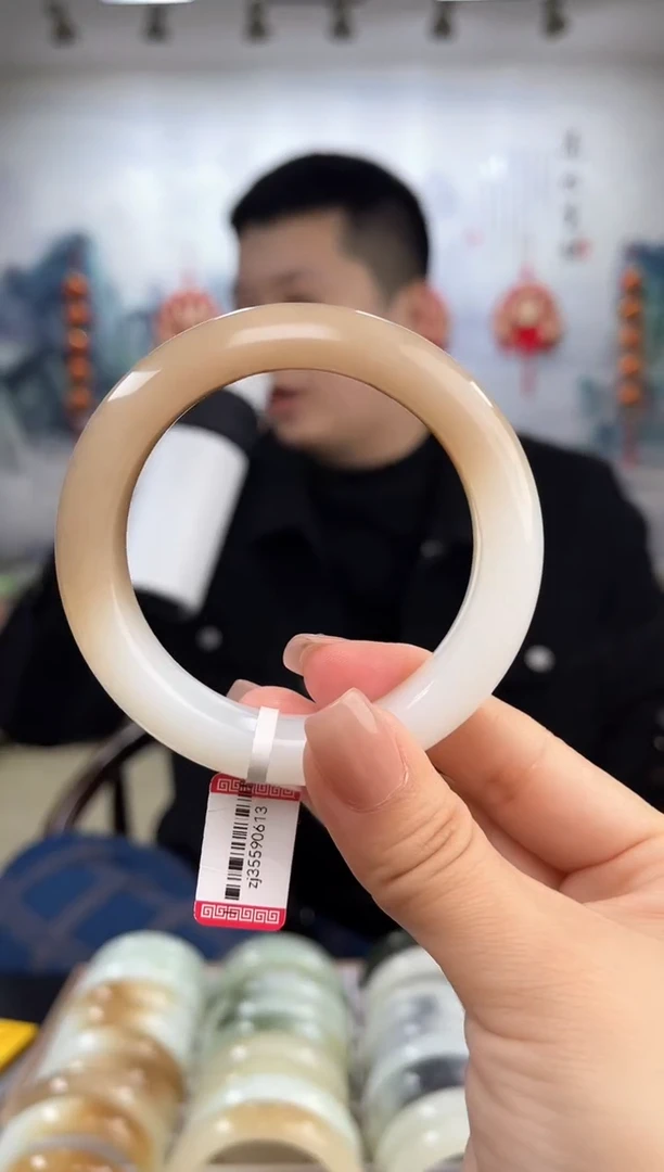 【闪购商品】和田玉手镯未镶嵌56圈口0613