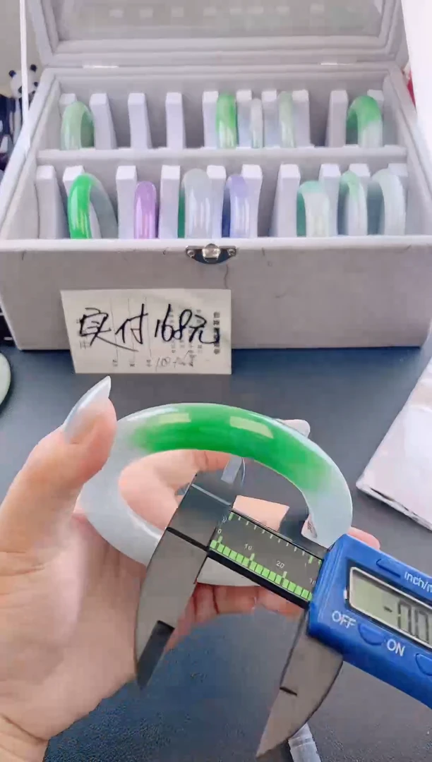 未镶嵌手镯翡翠72