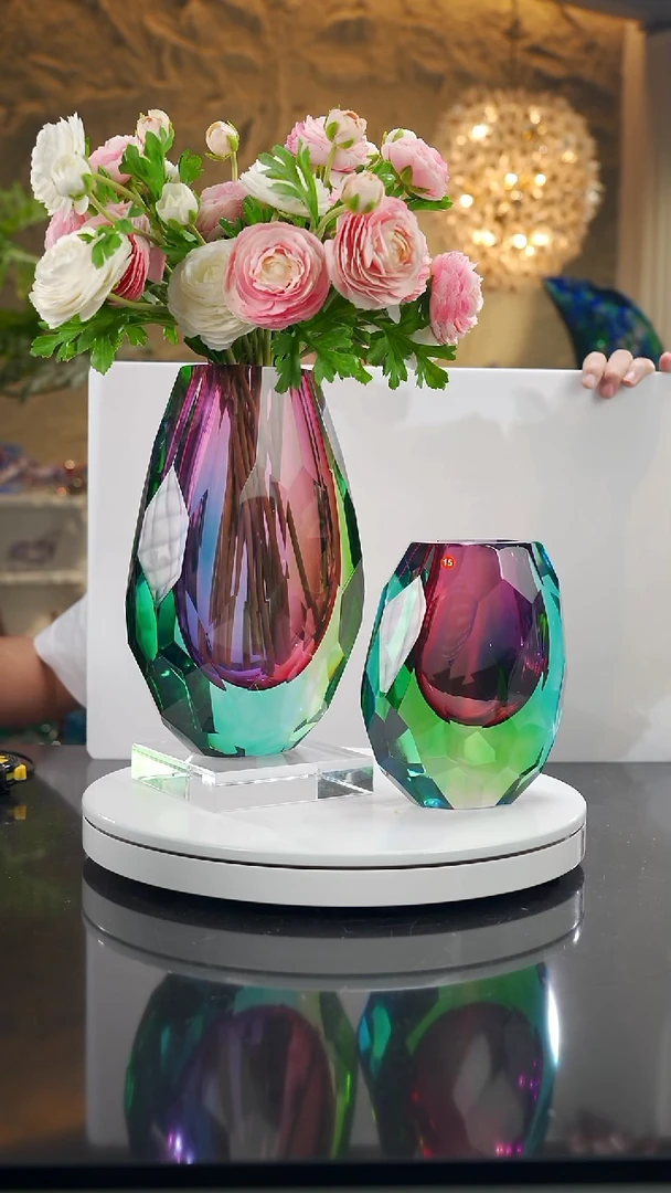 摆件设计款幻彩切面花瓶一对