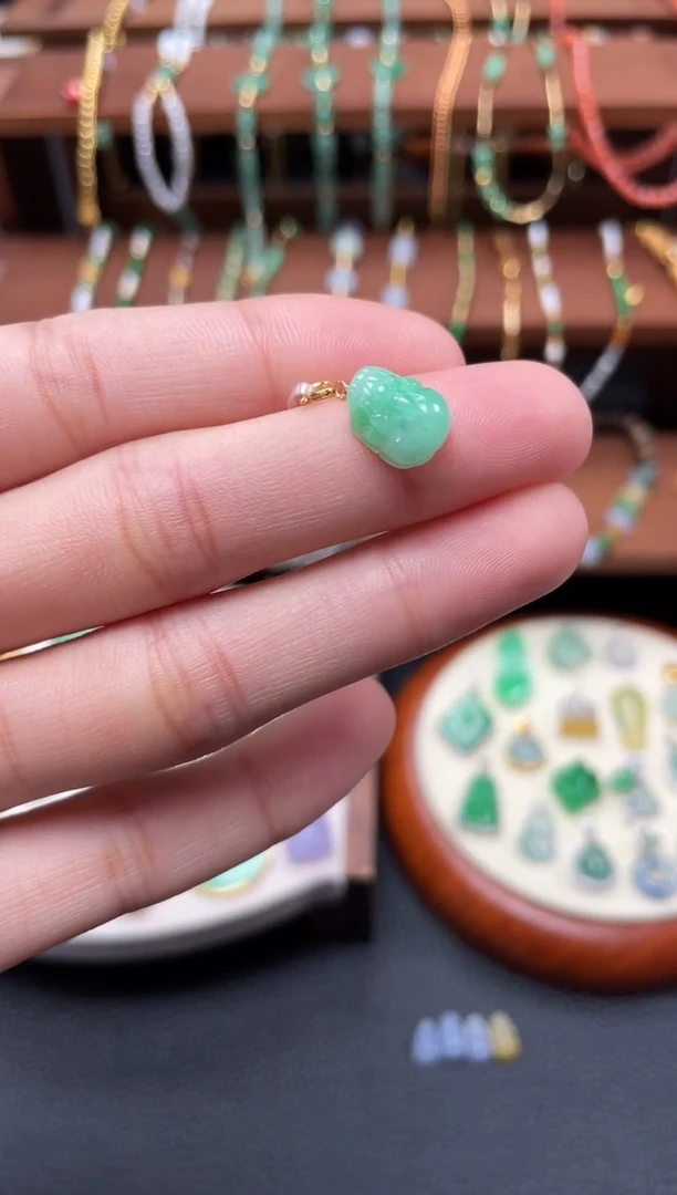 【闪购商品】翡翠吊坠(不含链)18K金镶嵌一个  JK261