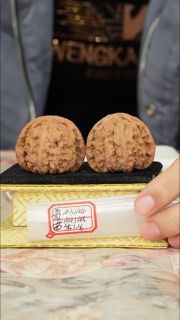 【闪购商品】文玩核桃把件白狮子