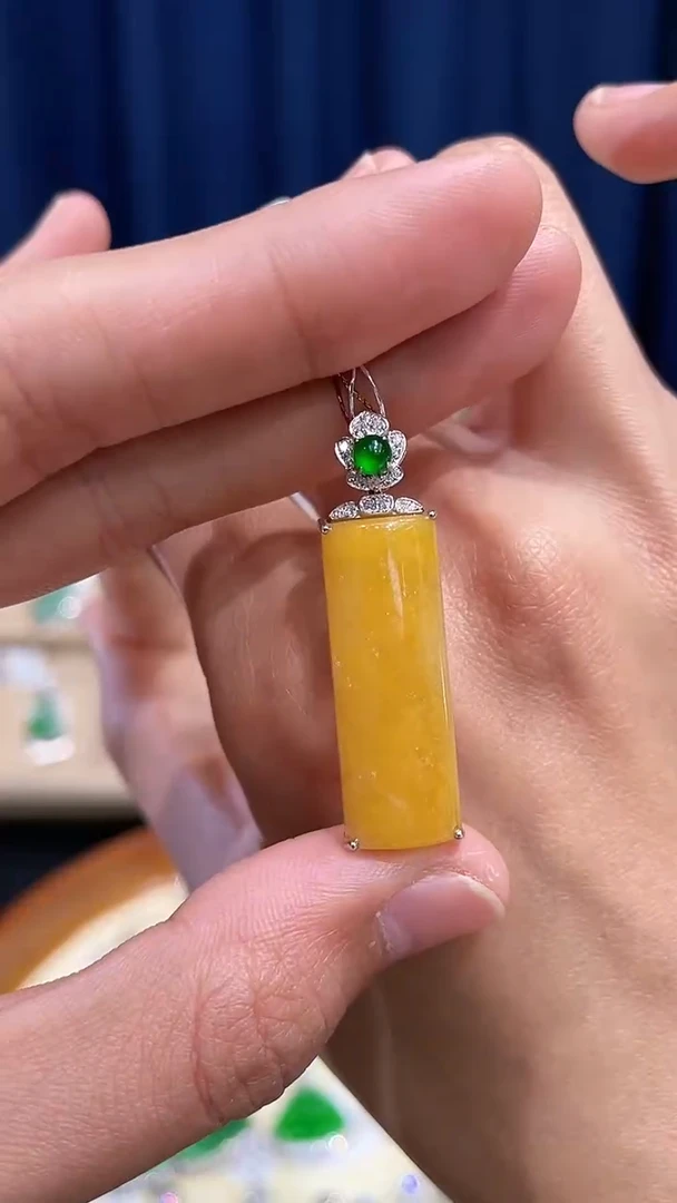 【闪购商品】翡翠吊坠(不含链)18K金镶嵌无事柱