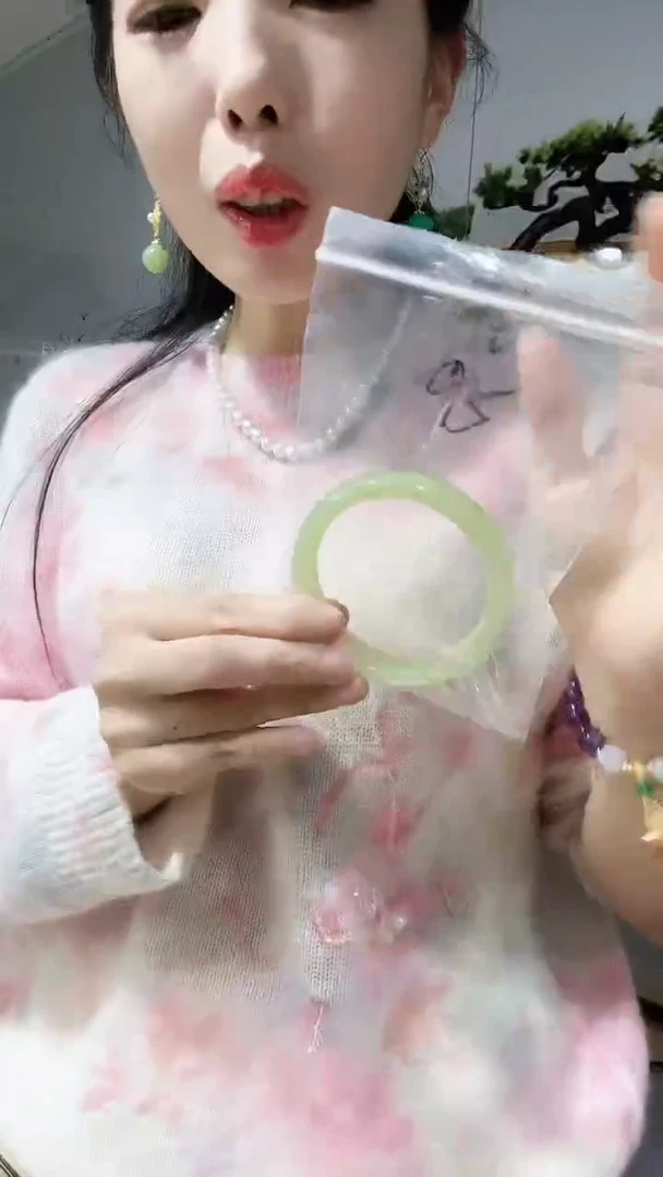 【闪购商品】石英质玉手镯未镶嵌59-60圈口