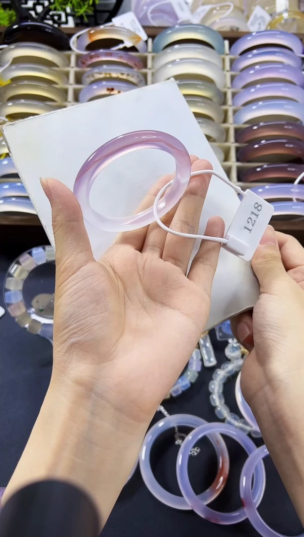 玛瑙/玉髓手镯未镶嵌52.5圈口紫色线意境，实物大漂亮