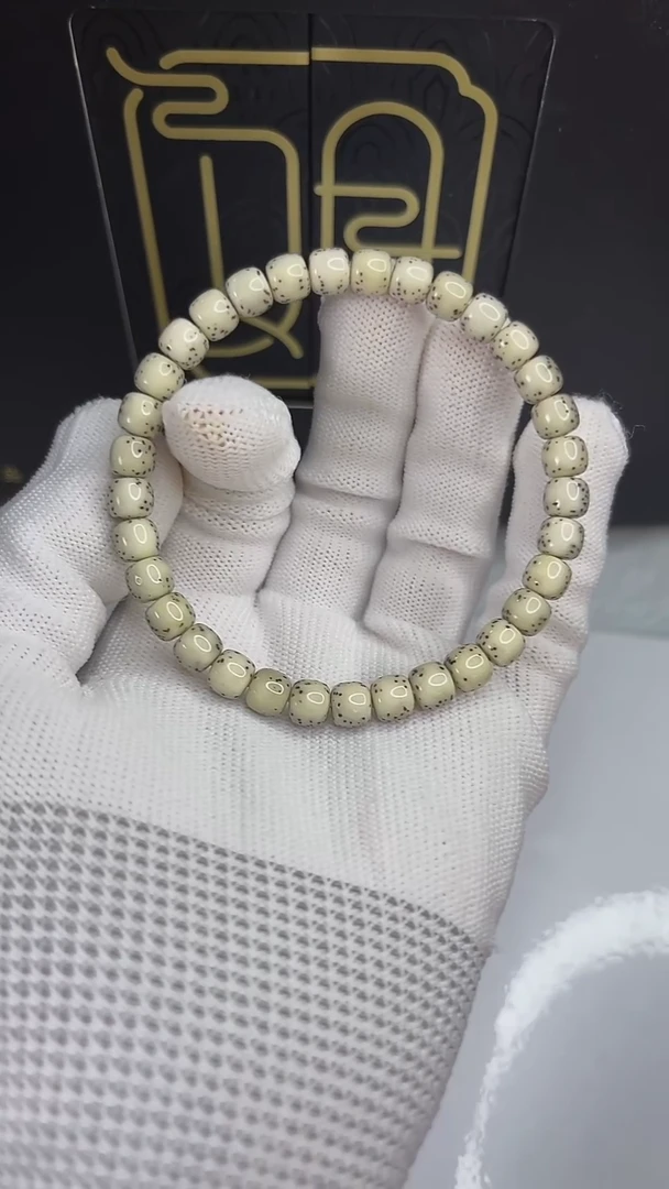 手串星月菩提小驼包7x6.c099