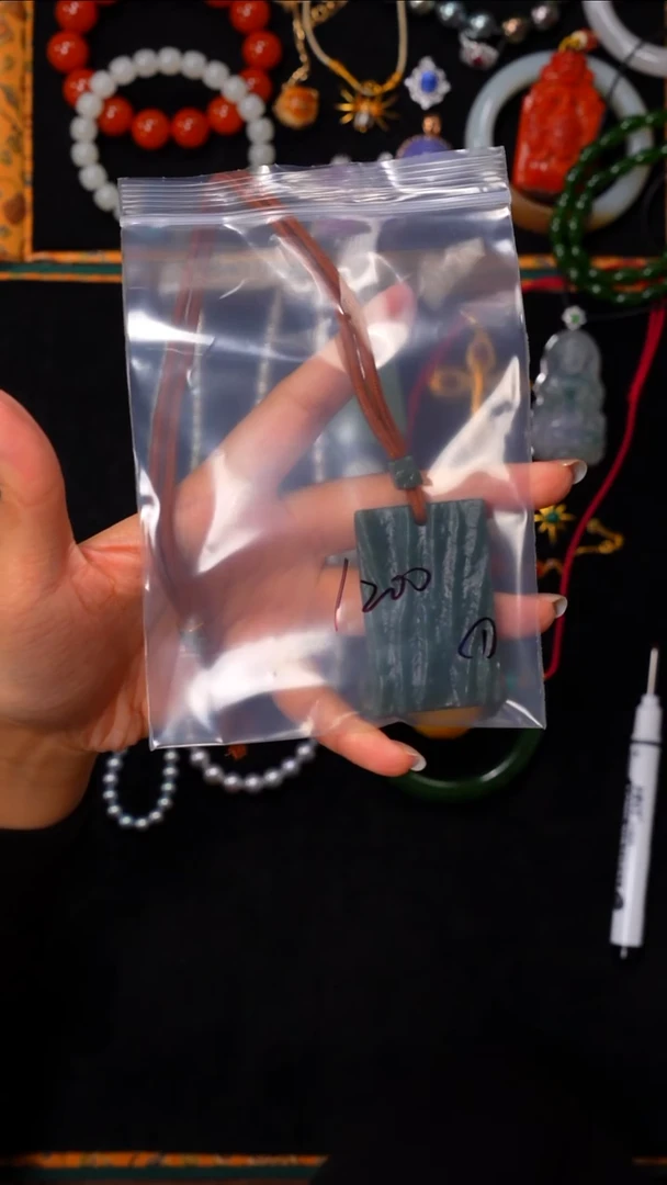 吊坠(赠链)未镶嵌和田玉莉**～见山文玩珠宝回血