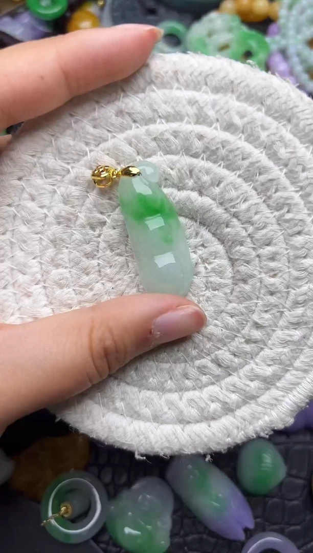 颈饰未镶嵌翡翠缅甸翡翠吊坠