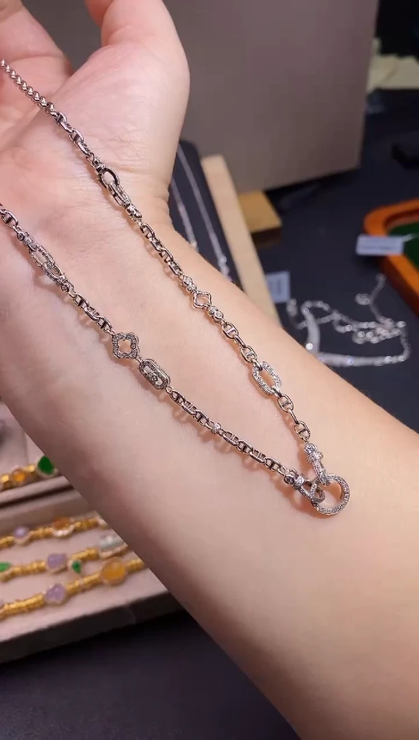 颈饰18K金镶嵌钻石项链