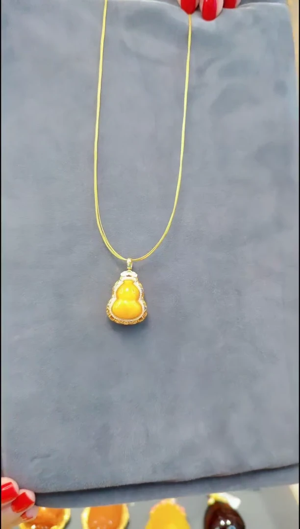 【闪购商品】蜜蜡颈饰银S925镀金镶嵌A081蜜蜡吊坠赠项圈