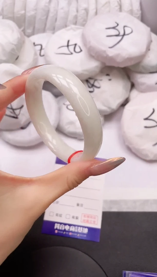 【闪购商品】和田玉手镯未镶嵌25K18-61