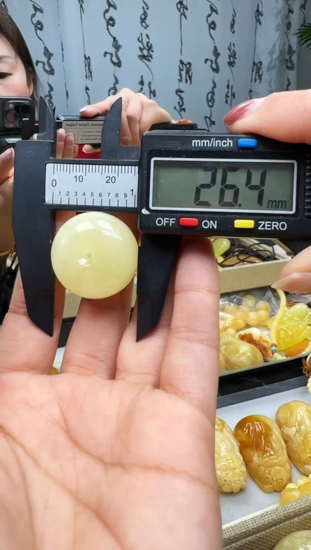 【闪购商品】琥珀裸石未镶嵌挂坠