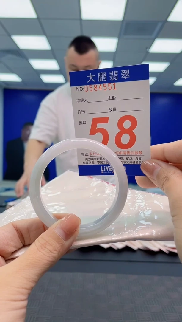 翡翠手镯未镶嵌AAAAAAAA