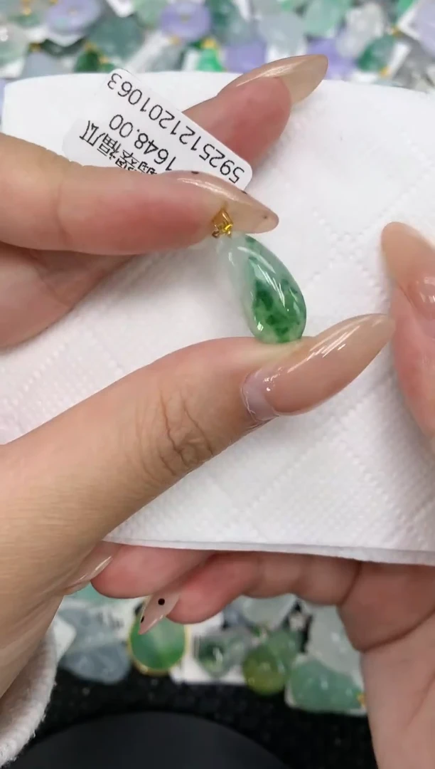 颈饰18K金镶嵌翡翠a货支持复检百元以上9元证书费自理