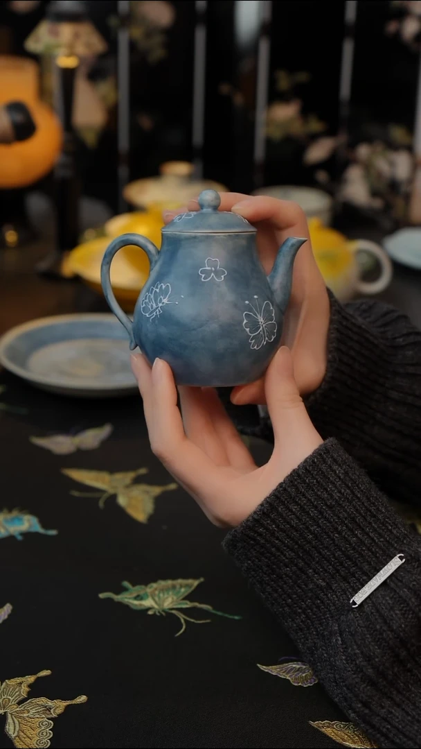 素岚蝶舞  茶壶