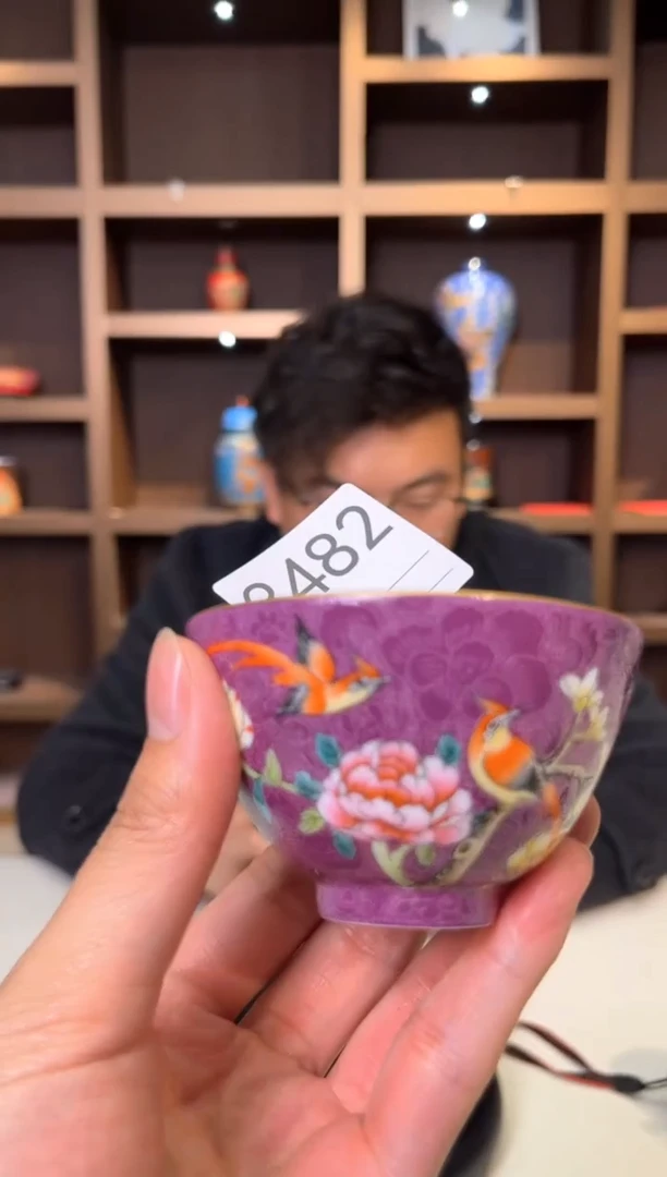 【闪购商品】摆件粉彩扒花主人杯3482