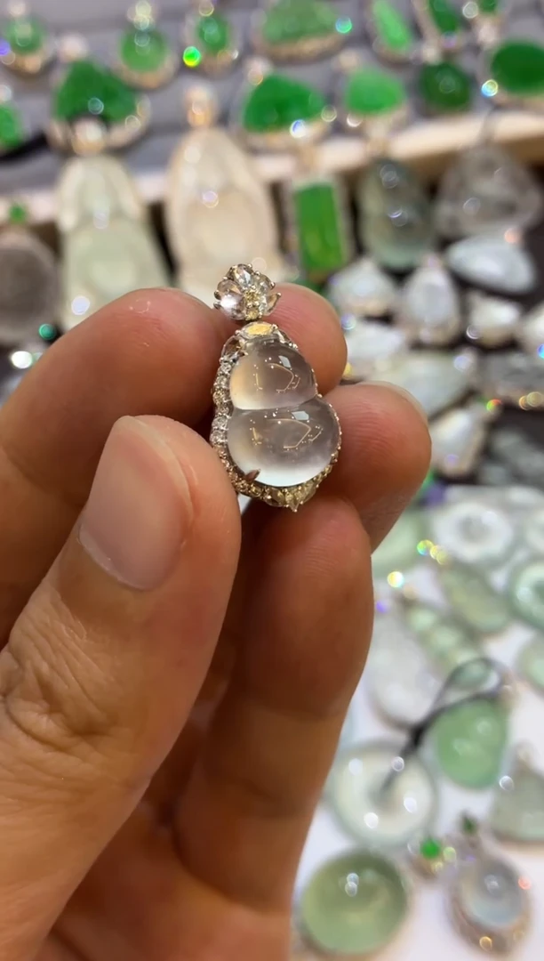 吊坠(不含链)18K金镶嵌翡翠葫芦