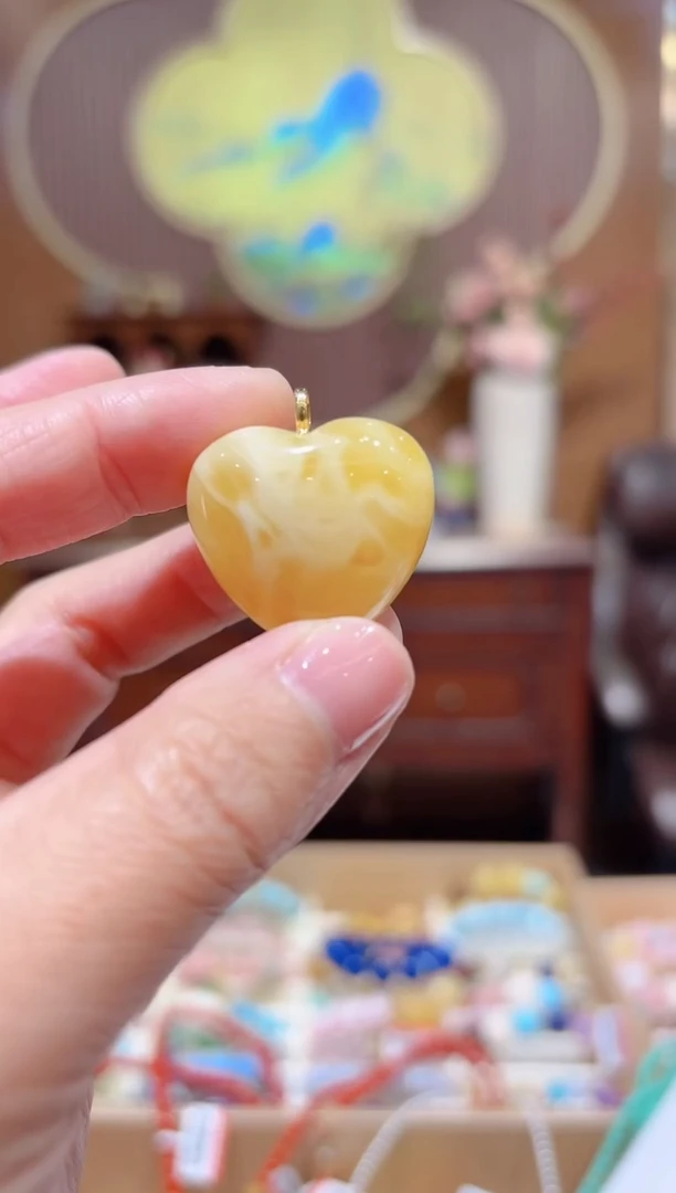 【闪购商品】琥珀颈饰18K金镶嵌设计款手串