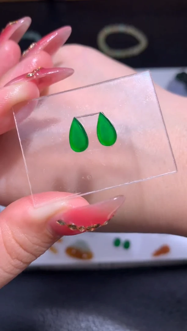 未镶嵌定制翡翠一对水滴