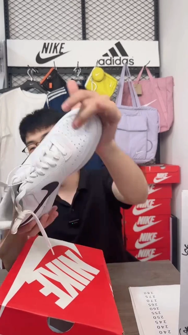 081直播间断码清货耐克板鞋41码