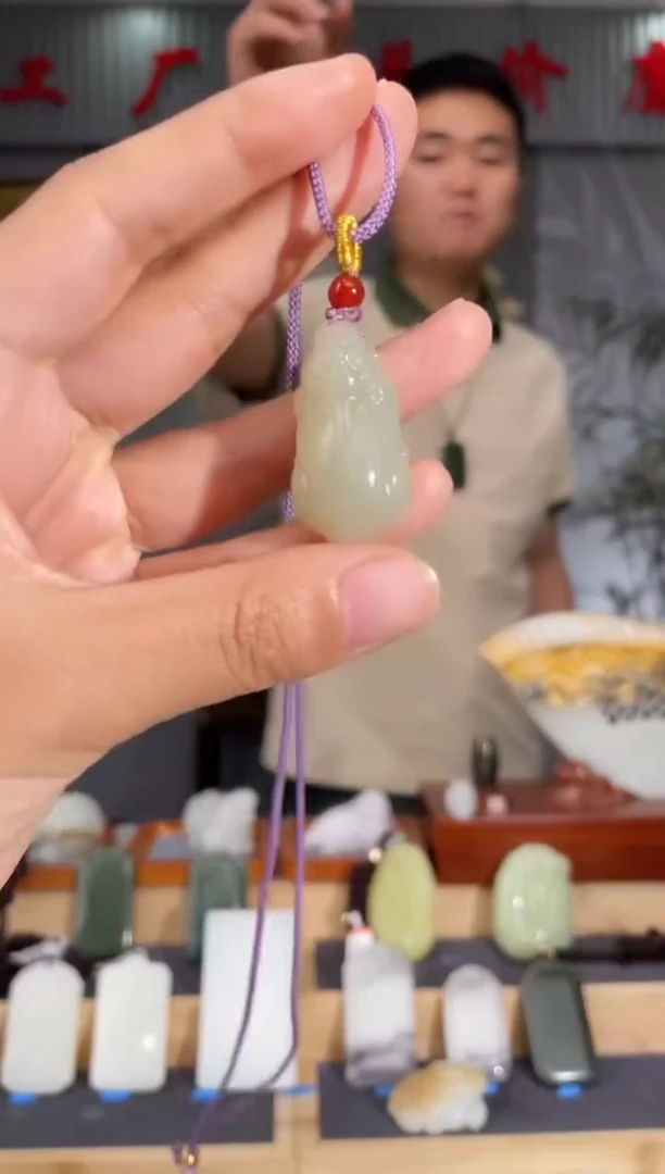 和田玉未镶嵌颈饰1