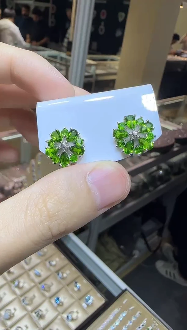 耳钉透辉石银S925镶嵌11mm