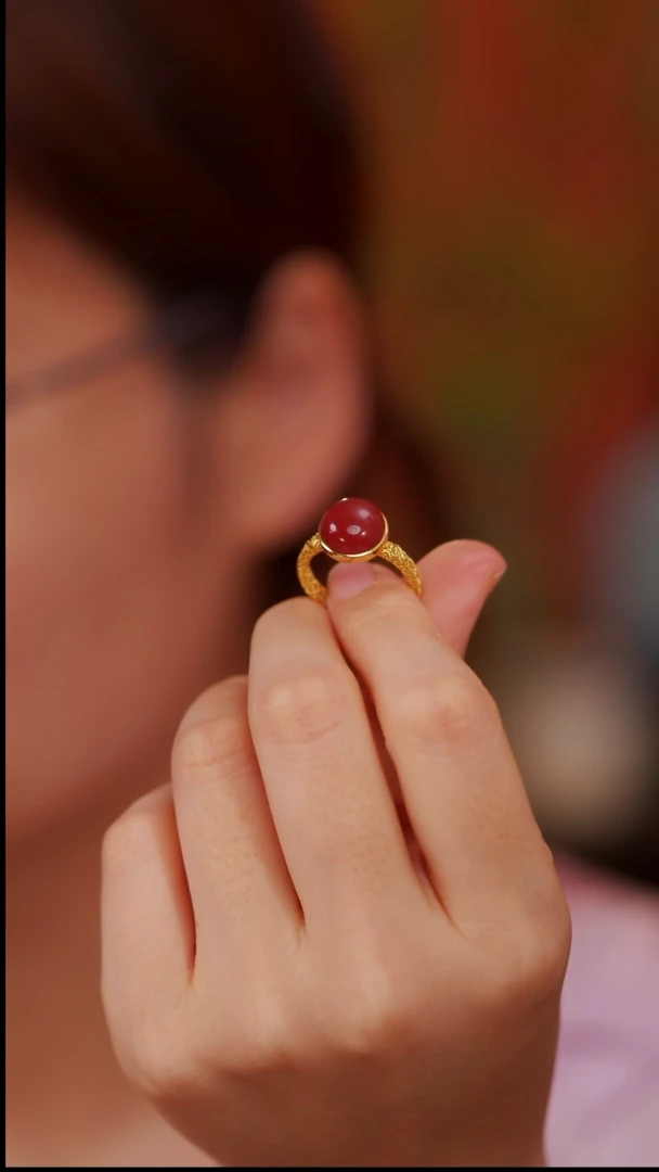 南红玛瑙18K金镶嵌戒指圆