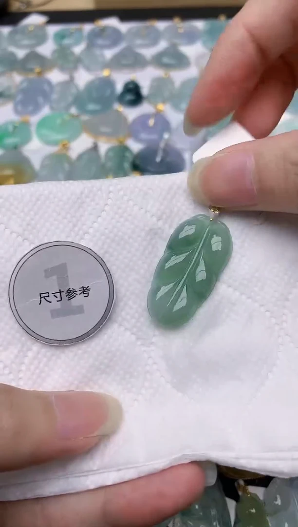 翡翠18K金镶嵌颈饰天然A货翡翠