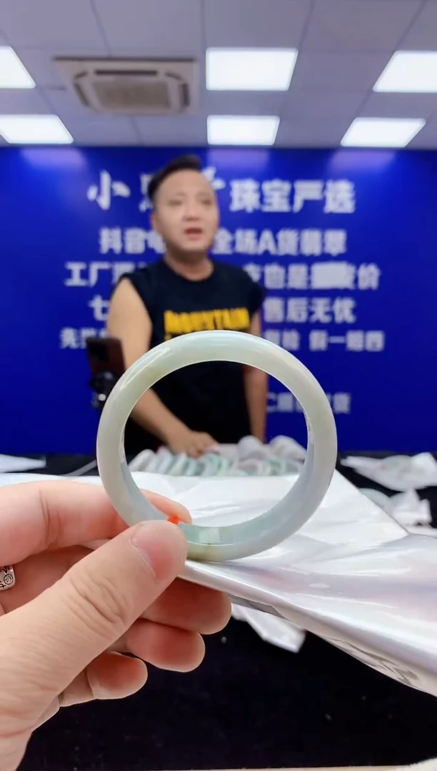 翡翠手镯未镶嵌1天然翡翠默认有瑕完美主义者勿拍