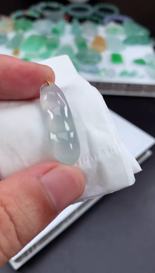 翡翠18K金镶嵌颈饰翡翠