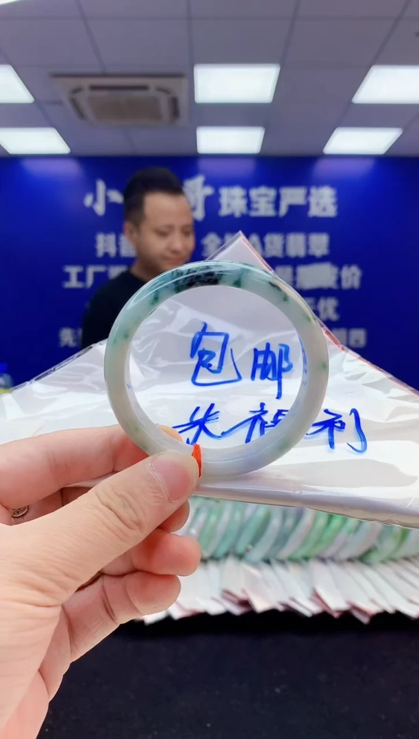 翡翠手镯未镶嵌1天然翡翠默认有瑕完美主义者勿拍