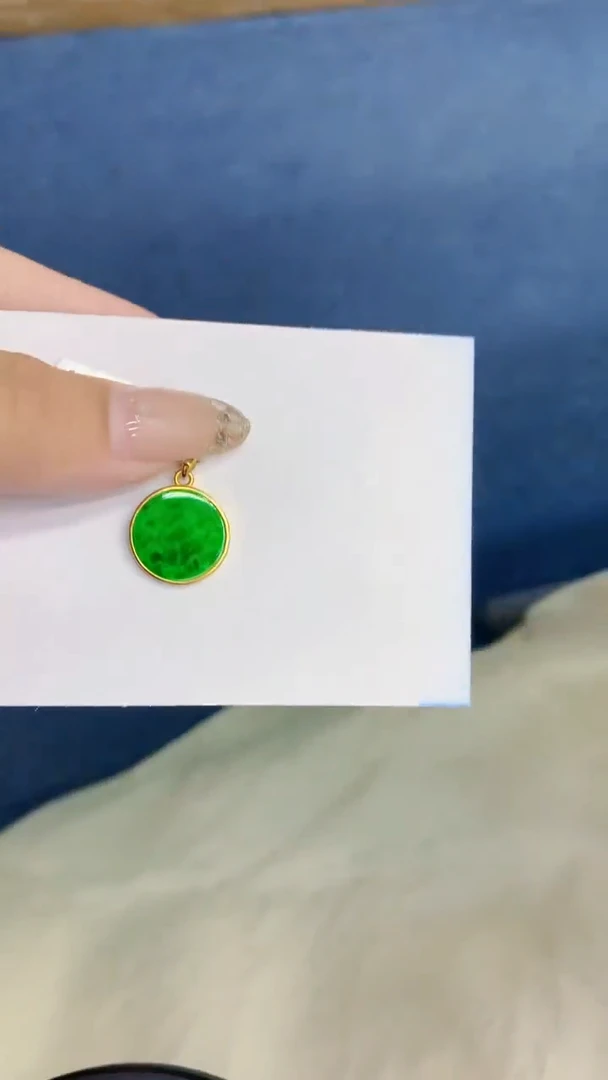 翡翠未镶嵌颈饰           1