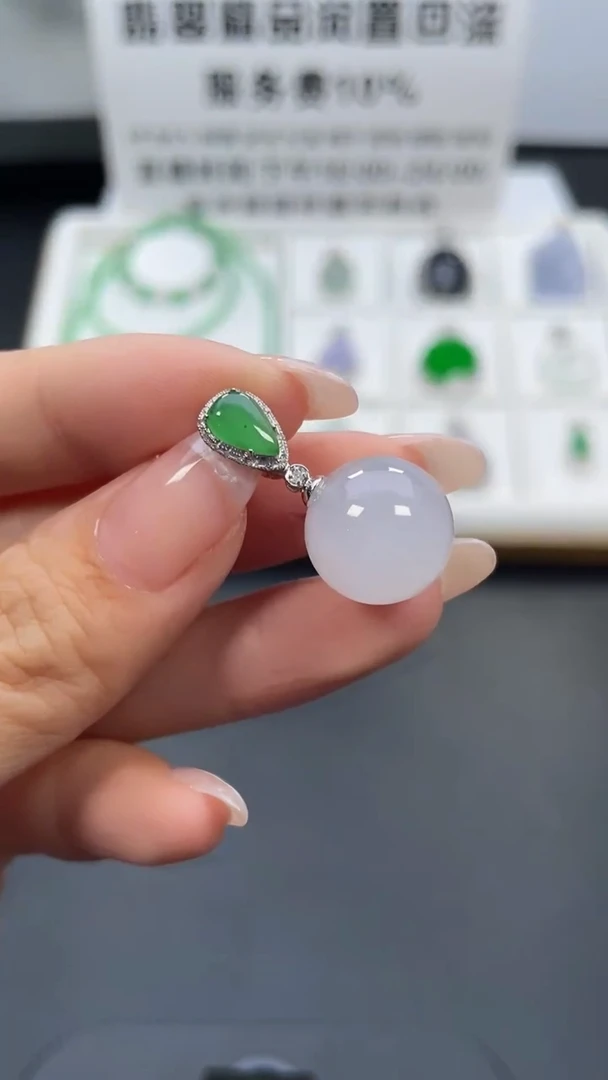 翡翠18K金镶嵌颈饰天然缅甸A货翡翠18k金镶嵌吊坠