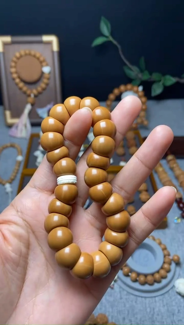 手串猴头核桃?****?蒜瓣大肠14.2点瑕/猛犸羽毛墩子