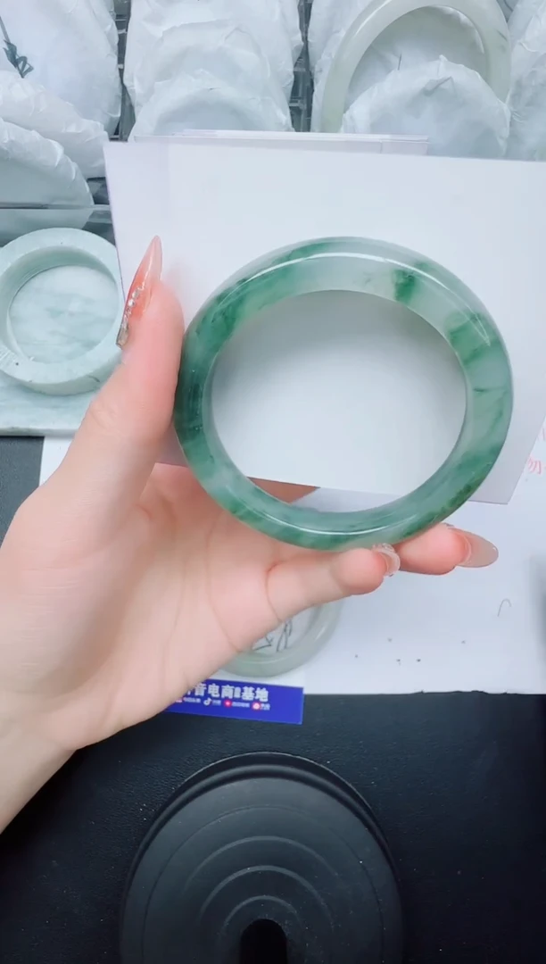 石英质玉手镯未镶嵌118/56.8