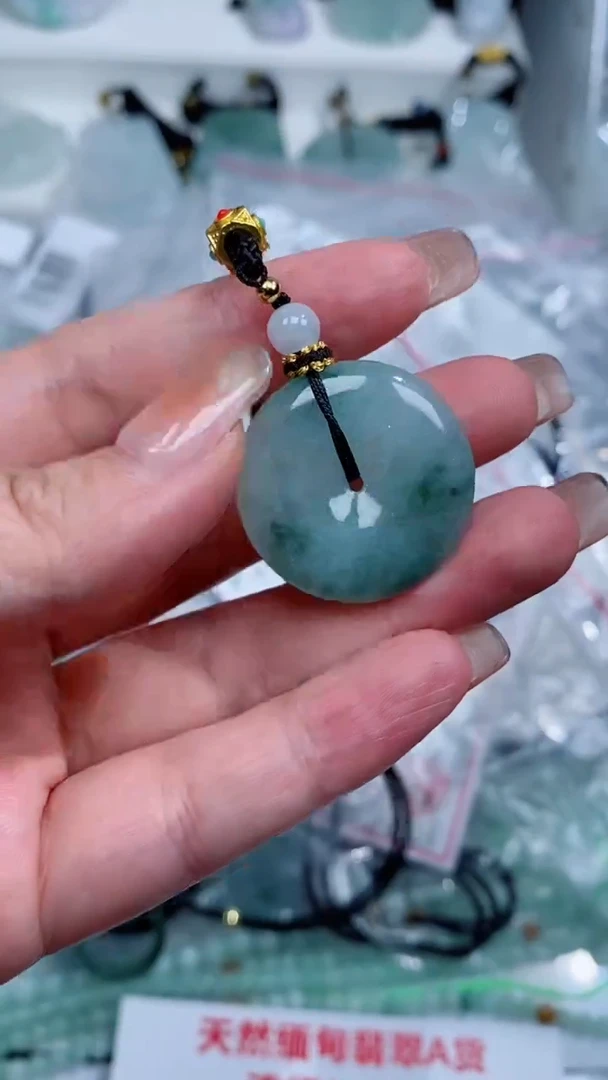 翡翠未镶嵌颈饰吊坠