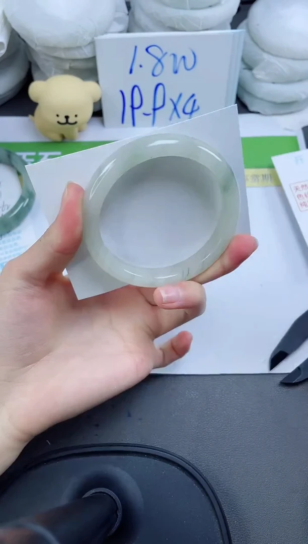 【闪购商品】石英质玉手镯未镶嵌155-58.9