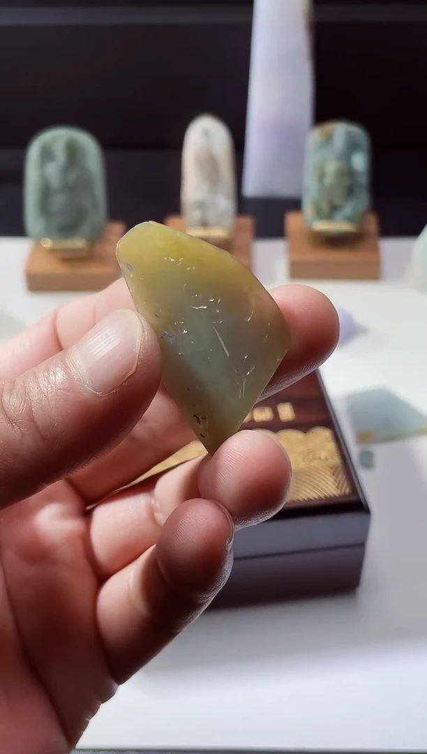 裸石翡翠日**鱼缅甸天然A货翡翠