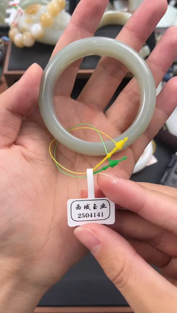 未镶嵌手串和田玉且末青白手镯卡51.8微色差