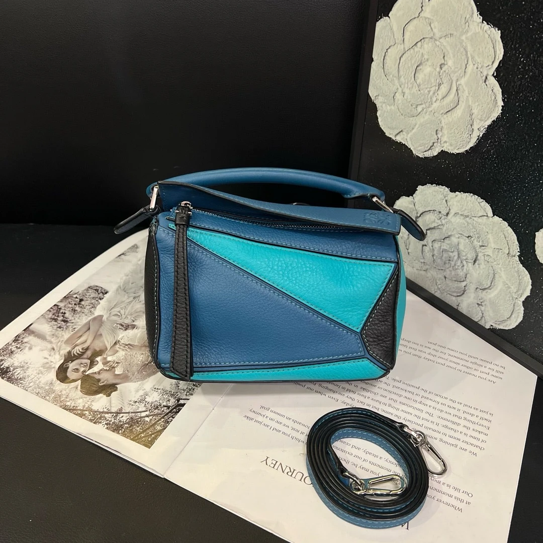 95新 LOEWE/罗意威 蓝色拼色mini单肩包B4066