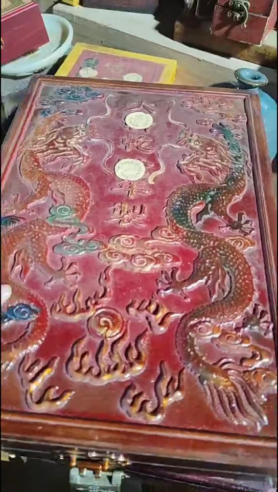 香榧木开封竖款红色双龙扁盒子