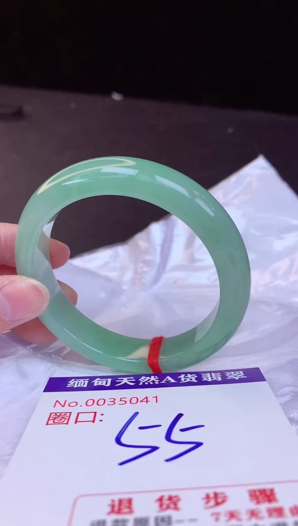 【闪购商品】翡翠手镯未镶嵌55+