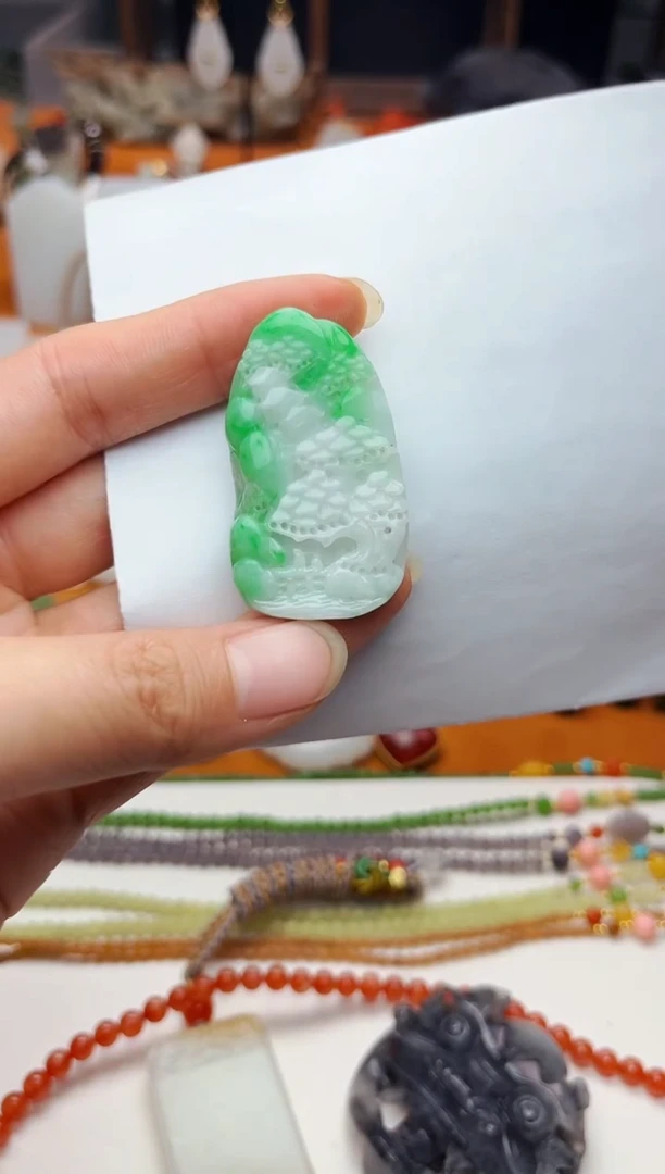 【闪购商品】翡翠颈饰未镶嵌山水牌01