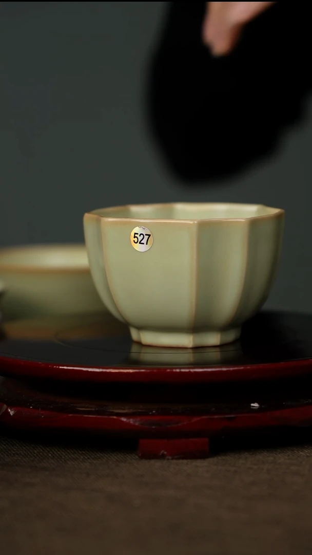 全品 粉青 四方葵口杯 带底款
