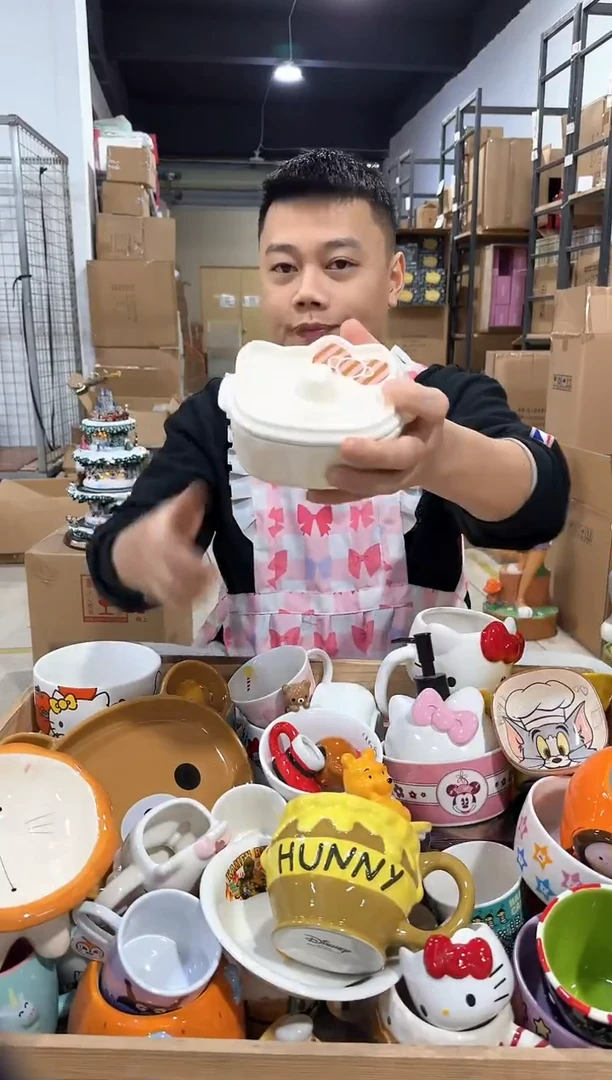 瓷片白色kt猫炖盅