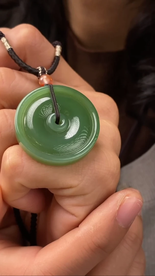 【闪购商品】和田玉吊坠(不含链)未镶嵌碧玉七号矿老料辣阳绿平安扣